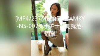 [MP4/ 406M] 肉丝漂亮伪娘 大白天来到公园掏出鸡鸡边走边撸 附近有老人小孩吵闹