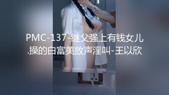 电影院女厕偷拍发现一个隔间不对劲悄悄摸过去 卧槽！一个小伙趴在马桶上吃女友的鲍鱼