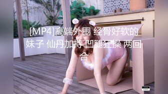 真实自怕，年轻美丽小少妇，一孩子妈，‘胸捧起来，两个一起’。不捧这大奶子操得直晃晃！