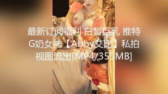 无毛白虎粉穴小姐姐全裸展示，单腿黑色网袜抬起双腿掰穴，超近距离特写清晰可见，翘起屁股扭动修长美腿