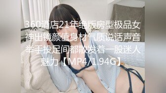 欲求不满的良家小少妇，颜值不错微胖无毛白虎逼镜头前展示，让老公用道具玩逼，深喉大鸡巴后入抽插沙发上玩