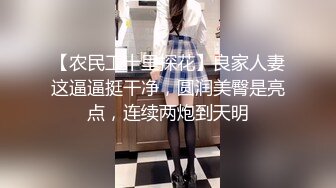 8月最新流出顶级手持厕拍服装商场二楼女厕前后俯视多角度偷拍同伙在商场楼梯拍脸