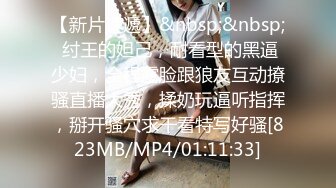 4P-影楼里，摄影师爆操婚纱新娘，工作人员还帮忙打灯吃蛋摸睾丸1