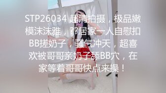 热门餐厅偷拍带着小孩上厕所的粉色短裙少妇