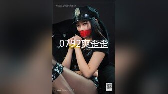 风骚40岁风韵徐娘 离异一个人也不能没有性生活，网上淘宝了一些性玩具，居家直播插爆骚穴菊花，淫水泛滥，老逼都滋润了不少！