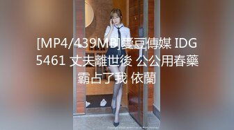 冒死偷拍楼下美少妇 洗完澡在床上岔开大腿 露出大黑B