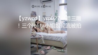 新来的气质眼睛小少妇露脸深夜陪狼友发骚诱惑，性感的睡衣漏着骚奶子跟狼友撩骚互动听指挥，道具抽插冒白浆