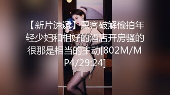 最新厕所偷窥黑裙马尾少妇嘘嘘