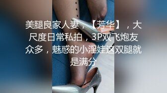 明星红毯肩带滑落走光