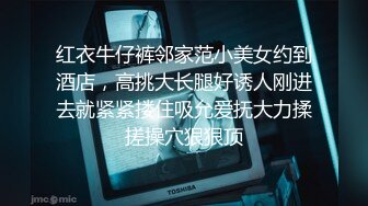 高校男大體育生剛打完球回來脫了上衣在小凳子上休息 小母狗就開始發情了