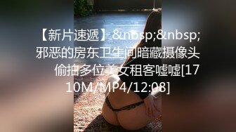 窗帘缝隙偷窥高颜值妹子洗香香