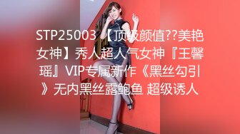 04年女大学生【洛洛莓】付费VIP福利合集，棒棒糖插穴，道具自慰，丝袜足交 (1)