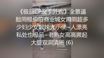 十二月最新流出大神潜入温泉洗浴会所更衣室偷拍 两个巨乳少妇VS苗条学妹