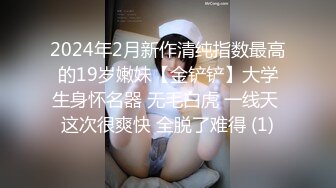 风景区女厕全景偷拍多位美女少妇前来献B (9)