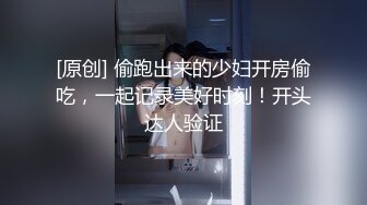 真實母女倆,豐滿熟女老媽帶眼鏡閨女壹起嗨,壹個敗火老茓,壹個青春粉鮑