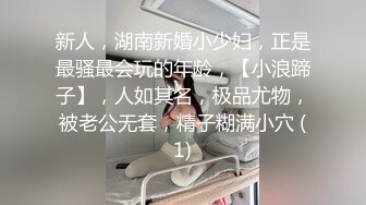 漂亮少妇 油亮蓝色连体情趣丝袜 奶子大鲍鱼肥 被无套输出 喷水不停