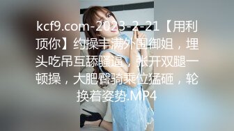 女神级骚妹子看了让我直接硬了，黑丝高跟全程露脸用小嘴伺候小哥的鸡巴，深喉口交活真棒让小哥吃奶玩逼刺激