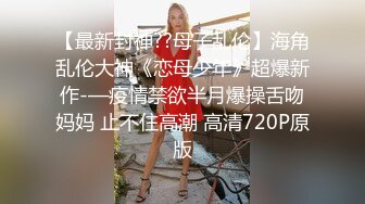 商城跟随偷窥两闺蜜 白裙白长靴美女 黑骚丁看着很性感