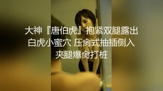 医院女厕跟踪拍摄白衣黑裤美女 肉肉的鲍鱼真粉嫩