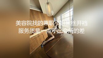 约了个单男来家里操骚老婆 是个年轻的大学生 功夫不错 把老婆干高潮了