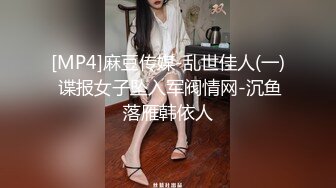 3K原始版全景厕拍-蓝色内裤黑丝妹子,尿完就跑,阴毛上还在滴水