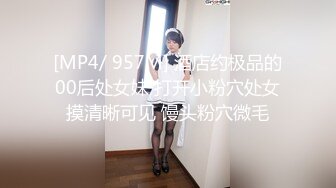 【小护士装扮颜值女神下海】白色网袜展示美腿，浴室洗澡湿身诱惑，腰细两个大奶子诱人，特写小穴毛毛非常浓密