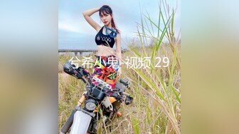 千人斩星选牛仔短裤腰细大奶妹子，超近距离掰穴特写吸奶口交，骑乘干了几下有味道不干了