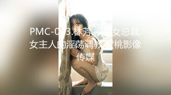 刚洗完澡的姑娘，全程露脸跟小哥激情啪啪，跪着口交大鸡巴深喉，让小哥各种体位爆草抽插，道具玩弄浴室把尿