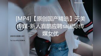 商城跟随抄底美女 齐逼包臀裙 居然还是真空无内 逼毛超长 旁边还带着这么大小男孩