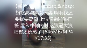 牛仔裤小背心，很会玩诱惑极品女，难得露脸细长美腿，脱下丁字裤露多毛肥穴，翘起对着镜头扣弄，换上吊带黑丝