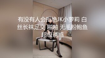 后入骚货，自己动手放进去，声音很淫荡