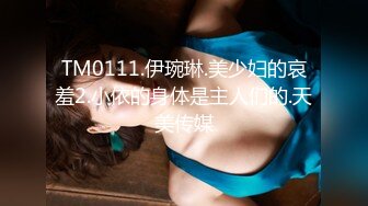 花高价约了两个年轻嫩嫩的苗条小美女到酒店释放欲望啪啪高潮，抽插双飞感受妹子爱抚亲吻真是天堂享受