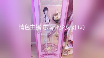 车展现场抄底大长腿美女车模和漂亮的美女职员 (1)