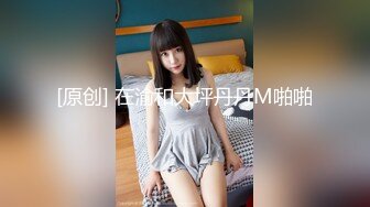 黑丝漂亮美眉 还没等人家脱衣服 就被哥哥扛着腿忙不迭的插入了 也不戴个套套弄的妹妹好紧张 不过好舒服