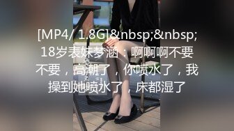 今天在店里泡到一个新加坡健身婊 被她带回家了 家里全是各种自慰SM道具 塞个肛塞开干！这大屁股 太爱了 操得时候给我一顿英文叫床