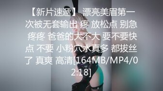 ⚫️⚫️推特NTR媚黑夫妻，宝宝米奇系列，极品超骚美少妇，震撼长视频，《5个男人排着队操淫妻小穴》