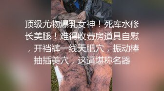 ✨野外偷情车震✨谁来管管这个大屁股 撅着大肥屁屁勾引我 只能不客气先操为敬了，极品身材小骚货被操的神魂颠倒