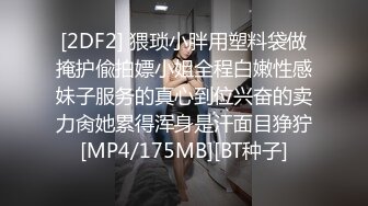 ⚫️⚫️贵在真实主题酒店纯上帝视角偸拍一对戴着眼镜的学生小情侣开房造爱，年轻人玩的挺花花呀，还开发屁眼儿