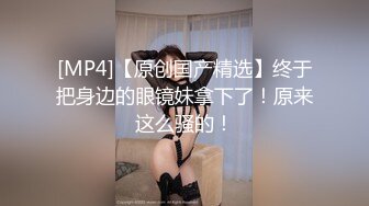 商场女厕近距离偷窥时髦美女的大黑鲍