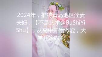 冒死偷拍大奶子小美女洗澡前先尿个尿