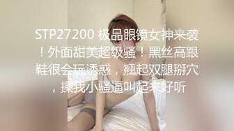 《极品CP魔手外购》坑神潜入某单位女厕实拍超多美腿漂亮小姐姐方便，前后位逼脸同框，各种性感诱人毛毛逼