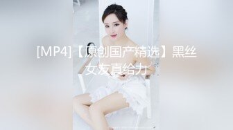 STP32253 粉嫩的少女露臉大秀直播，聽狼友指揮脫光光在床上誘惑狼友，撅著屁股掰開騷逼給狼友看，互動狼友撩騷不斷