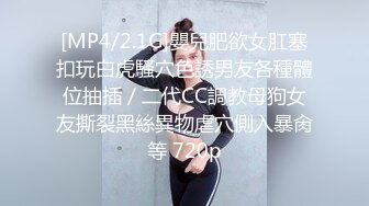 小县城路边公厕全景偷拍长靴美女的多毛小嫩鲍