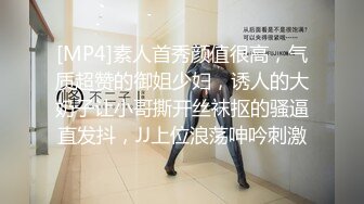 学校军训时偷拍的大一新生学妹尿尿，好极品的粉嫩鲍鱼,不知道以后会便宜哪个小子