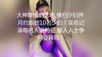 弯鸡巴小伙趁着周末操场无人带着女友啪啪感受大自然的气息