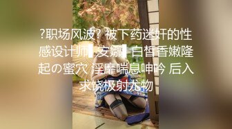 母狗少妇让小哥调教，黑丝高跟跪地爬行，尿尿给狼友看，深喉口交舔菊花，大鸡巴抽她脸