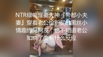 射了制服女友一屁股