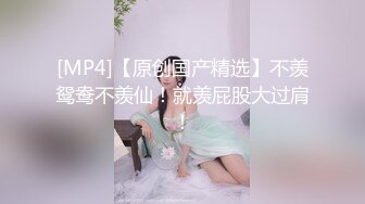 换妻界的顶流，新加坡华裔【爱玩夫妻】，跟朋友露营，忍不住到小溪边来野战，约三个人妻淫乱互玩