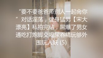 已婚人妻出轨单位同事自拍外泄，一脸淫贱，爽到吐舌头