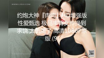 乖巧的无毛嫩逼小妹让小哥搂在怀里揉奶玩逼激情群P率先展示，口交大鸡巴压在身下边亲边草蹂躏，浪叫呻吟